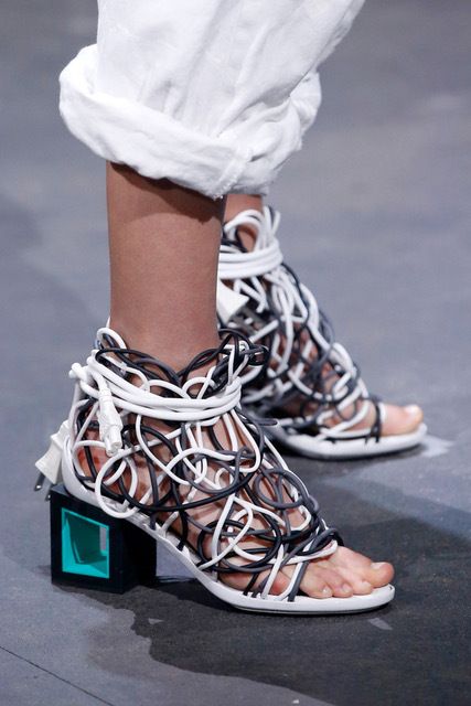 Weird Fashion Trending, Recycled Shoes, London Fashion Weeks, Ugly Shoes, La Fashion Week, Trending Sandals, Trendy Swimwear, Nicholas Kirkwood, Weird Fashion