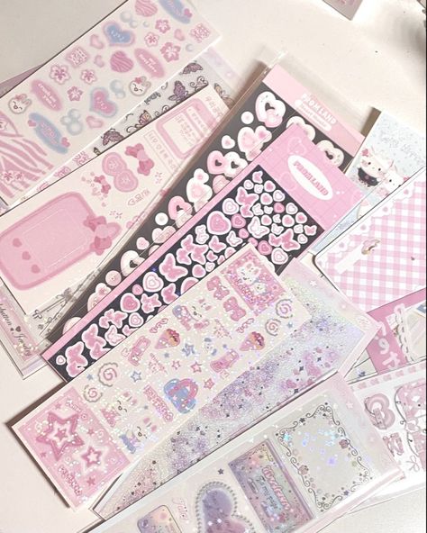 Stationary Aesthetic, Sticker Deco, School Vision Board, Pretty School Supplies, Stationery Obsession, Arte Do Kawaii, Cute School Stationary, Cute Stationary School Supplies, Pretty Journals