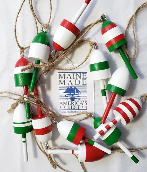 18 Coastal Garland Ideas & Nautical Garlands Nautical Rope Decor, Christmas Garland On Stairs, Buoy Decor, Oyster Shells Decor, Nautical Christmas Ornaments, Christmas Bead Garland, 2023 Beach, Lobster Buoys, Nautical Crafts