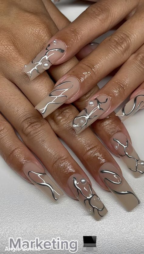 Simple Crystal Nails, Euphoria Acrylic Nails, Melted Metal Nails, Chrome Abstract Nails, 2000 Inspired Nails, Molten Metal Nails, Liquid Metal Nails, Silver Acrylic Nail Designs, Chrome Swirl Nails