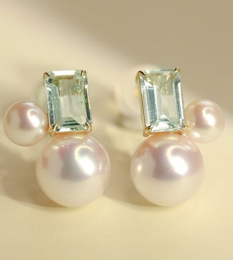 •Condition: Brand New•Center stone: Natural Aquamarine•Side stones: 5A Akoya Pearl from Japan, 7mm•Metal Purity: Optional•Sell as pair Each piece is made-to-order with care and special attention to detail. all items are made with conflict-free diamonds and gems.•superior pearls standard - 99% of the pearl surface is clean. An extremely detailed and up-close study of the pearl is needed to find imperfections.The item will be gift wrapped and shipped.----------------------------------------------- Earnings Idea, Akoya Pearl Earrings, Luxury Jewelry Box, Aquamarine Earrings, Aquamarine Jewelry, Jewelry Design Necklace, Akoya Pearls, The Pearl, Natural Aquamarine