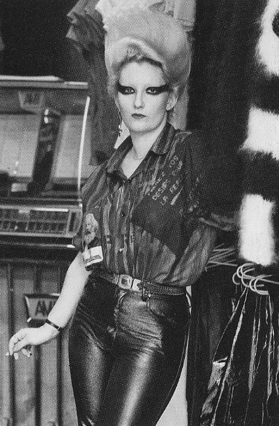 Jordan 70s Punk Fashion Woman, Jordan Punk, Jordan Mooney, Punk Fashion Women, Punks 70s, Punk Rock Girls, 70s Punk, Typical Girl, Punk Woman