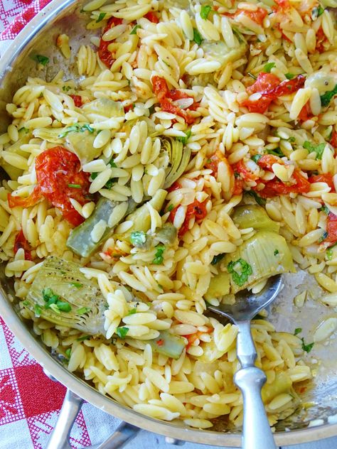 Orzo Pasta with Artichoke Hearts and Roasted Tomatoes - Proud Italian Cook Pasta With Artichoke Hearts, Easter Dinner Side Dishes, How To Cook Orzo, Artichoke Pasta, Orzo Pasta Salad, Orzo Recipes, Artichoke Recipes, Dinner Side Dishes, Orzo Pasta