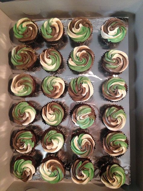 Camo cupcakes Army Birthday Cupcakes, Camo Themed Birthday Party, Camo Cupcakes For Boys, Hunting Cupcakes For Boys, Camo Graduation Party Ideas, Hunting Cupcakes For Men, Hunting Themed Cupcakes, Army Cupcakes Ideas, Duck Hunting Smash Cake