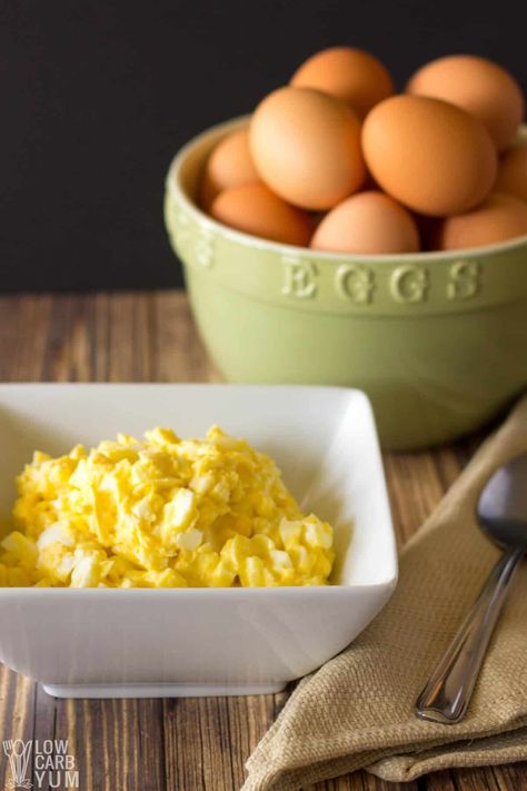 A simple keto egg salad recipe with only 3 ingredients. This quick and easy dish keeps you full for hours. It's perfect for an egg fast too! Low Carb Egg Salad, Keto Egg Salad Recipe, Keto Egg Salad, Egg Fast Diet, Eggs Healthy, Keto Egg Fast, Egg Benefits, Fast Diet, Atkins Recipes