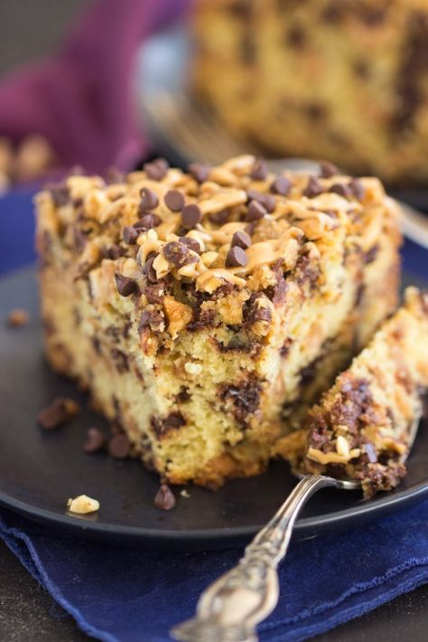 Chocolate Peanut Butter Coffee, Peanut Butter Crumble, Butter Coffee Cake, Crumble Coffee Cake, Chocolate Chip Coffee Cake, Chocolate Cake Images, Peanut Butter Coffee, Crumb Cake Recipe, Streusel Coffee Cake