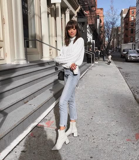 White Boots Outfit, White Ankle Boots, Booties Outfit, Effortlessly Chic Outfits, Shoes Outfit, Elegante Casual, Brunch Outfit, Mode Inspo, Casual Winter Outfits