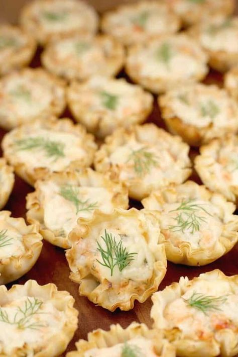 Smoked Salmon Spread, Mini Tart Recipes, Smoked Salmon Appetizer, Phyllo Recipes, Salmon Appetizer, Tartlets Recipe, Salmon Cream Cheese, Phyllo Cups, Mini Tarts