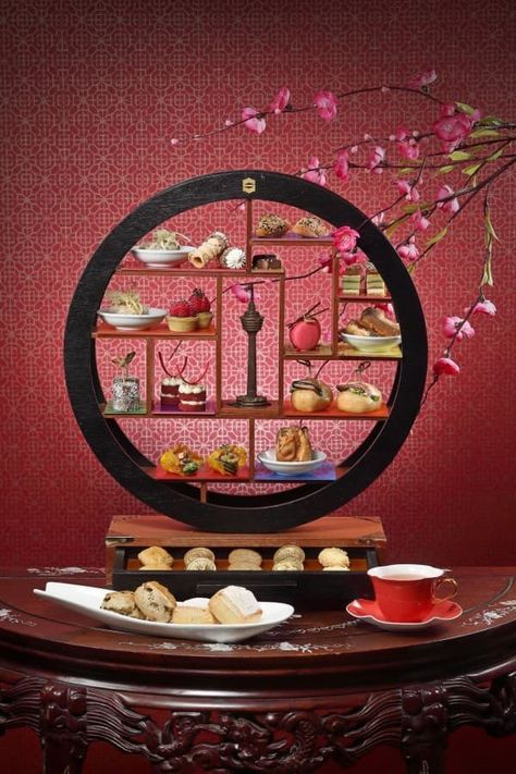 Chinese Tea Party Ideas, Chinese Afternoon Tea, Amenities Hotel Ideas Food, Hi Tea Party Ideas Table Settings, Chinese Tea Party, Buffet Food Display, Chinese New Year Desserts, Tea Set Display, Asian Tea Sets