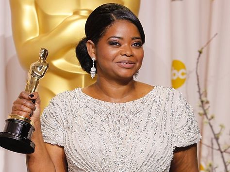 good news: Olivia Spencer wins Oscar (The Help)  :) Olivia Spencer, Vestidos Oscar, Academy Awards Red Carpet, Octavia Spencer, Viola Davis, Academy Award Winners, Gabrielle Union, Oscar Dresses, Black Hollywood