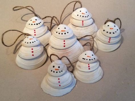 Snowman Seashell Ornaments...these are the BEST Homemade Christmas Ornament Ideas! Diy Schneemann, Seashell Christmas Ornaments, Art Coquillage, Seashell Projects, Seashell Ornaments, Nautical Christmas, Beachy Christmas, Homemade Christmas Decorations, Shell Crafts Diy