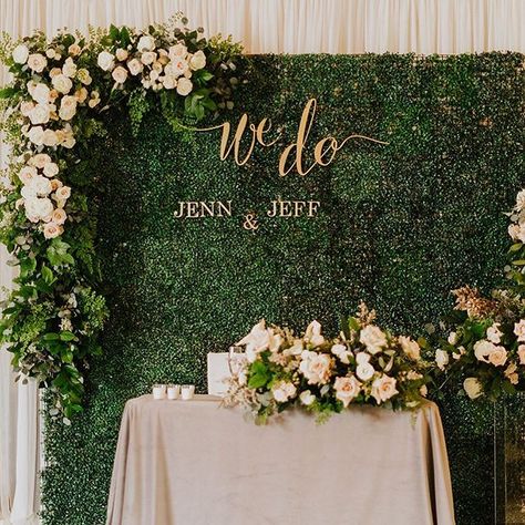 An indoor garden head table! 🌿 be sure to check out this gorgeous wedding up on the blog... link in profile! Shot by lead photographer Bryan #perpixelphoto #Regram via @gmail.com Reception Backdrop, Wedding Reception Backdrop, Sweetheart Table Wedding, Flower Wall Wedding, Wedding Backdrop Design, Photos Booth, Wedding Backdrop Decorations, Wedding Planning Timeline, Wedding Wall