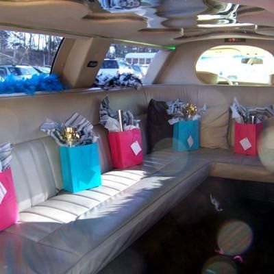 18th Birthday Images, Party Bus Ideas, Ideas For 18th Birthday, Party Bus Birthday, 18th Birthday Party Ideas, Limo Party, Limo Ride, Birthday Balloons Pictures, Bus Ideas