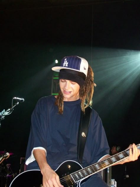 Tom Kaulitz Guitar, Tom Klautiz, Funny Tom, Best Guitarist, Hotel Logo, Tokyo Hotels, Men's Toms, Tommy Boy, Cute Nike Shoes