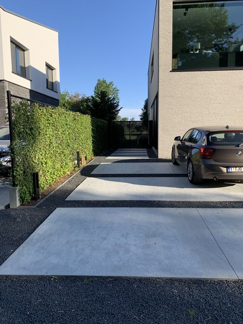 Luxury Driveway Entrance Front Gates, Colored Concrete Driveway, Luxury Driveway, Parking Curb, Modern Driveway, Pavement Design, Driveway Entrance, Villa Park, Front Gates