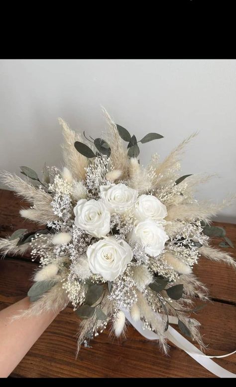 Pampas And White Roses Wedding, Pampas And Rose Bouquet, Wedding Hair Up Do For Bride, Cruise Wedding Ideas, Evening Eye Makeup, New York Wallpaper, White Roses Wedding, Wedding Hair Up, Flowers For Wedding