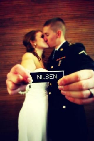 AH! I know someone who will love this idea :) Military Wedding Pictures, Police Wedding, Army Wedding, Wedding Pictures Ideas, Marine Wedding, Military Couples, Military Wedding, Dress Blues, Wedding Picture Poses