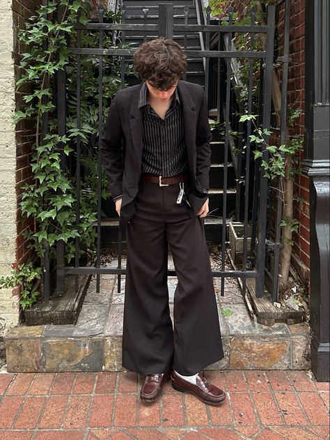 Goth Formal Outfit Men, Mens Alt Fashion Formal, Dark Formal Outfit Men, Male Hoco Outfits, Mens Suit Aesthetic, Formal Aesthetic Outfit Men, Emo Prom Suit, Vintage Suits Men, Baggy Suits Men