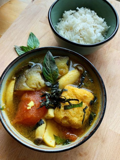 Vietnamese Eggplant & Tomato Soup (Canh Cà Bung) is a classic Northern Vietnamese dish. It's so popular because of the use of cheap, accessible ingredients and surprisingly easy yet flavourful. The traditional Canh Cà Bung uses pork, in this vegan version it is replaced by king oyster mushroom. The rest of the soup uses traditional ingredients: eggplants, tomatoes, fried tofu and perilla leaves. Vietnamese Eggplant, Vietnamese Food Traditional, Eggplant Soup, Perilla Leaves, King Oyster Mushroom, Tofu Soup, King Oyster, Oyster Mushroom, Vegan Soups