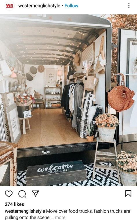 Mobil Boutique Trailer, Mobile Boutique Display Ideas, Boutique On Wheels Fashion Truck, Trailer Pop Up Shop Mobile Boutique, Mobile Boutique Interior, Clothing Trailer Store, Trailer Vendor Booth, Trailer Boutique Mobiles, Mobile Antique Shop