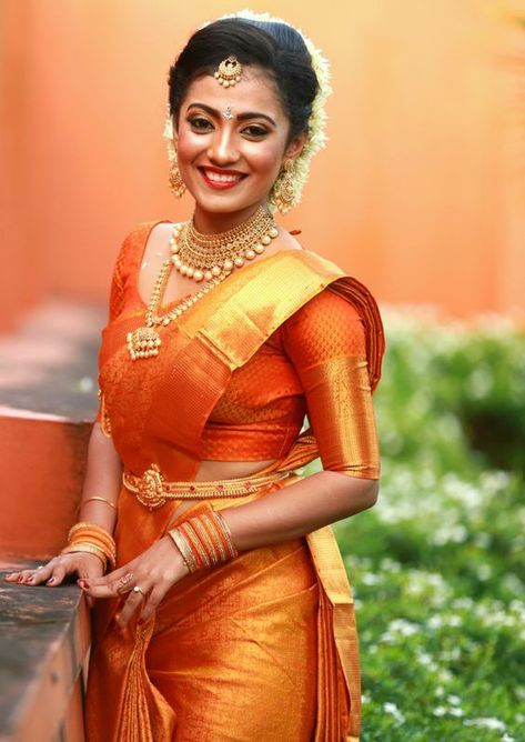 South Indian Wedding Saree, South Indian Bride Saree, Kerala Bride, Bridal Sarees South Indian, Indian Bridal Sarees, Wedding Saree Blouse, Orange Saree, Wedding Saree Collection, Hindu Bride