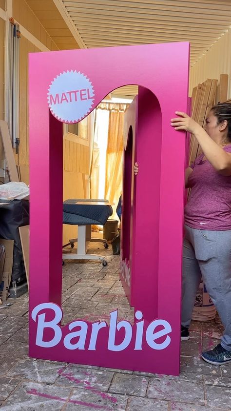 Diy Barbie Stand, Trunk Or Treat Ideas Barbie, Barbie Dream House Trunk Or Treat, Barbie Backdrop Ideas, Barbie Garland, Barbie Backdrop Birthday Party Ideas, Barbie Trunk Or Treat Ideas, Barbie Party Backdrop, Barbie Baby Shower Ideas