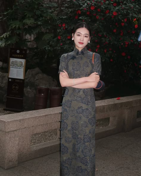 "Different qipao outfits for a week." "Cheongsam girls, come and choose your favorite outfit!" Shop on hangrace.com.au #qipao #qipaodress #orientalfashion #modernqipao #chinesedress #fashion #style #ootd #asianfashion #traditionalfashion #chinesetradition #vintagechic #chineseclothing #hanfu #hanfuphotos #cheongsam #qipao #chinesefashion #traditionaldress #vintagefashion #elegantdress Traditional Chinese Dress Cheongsam, Qipao Outfit, Qipao Dress Traditional, Chinese Dress Cheongsam, Chinese Gown, Qipao Modern, American Duchess, Modern Qipao, Qi Pao