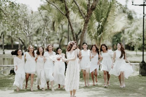 Bridal Prep Dress, Bridesmaids Prep Outfits, Bridesmaid Prep, Bridesmaid Photoshoot Ideas, Groomsmen Photoshoot, Prep Outfits, Bridesmaid Photoshoot, White Bridesmaid, Bridal Prep