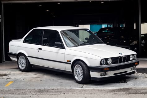 BMW 316i 1989 For Sale | Car And Classic 1989 Bmw 325i, Bmw E30 White, Bmw M30, Bmw E30 320i, Bmw 316i, 90s Cars, Bmw Old, Vintage Bmw, Bmw 328