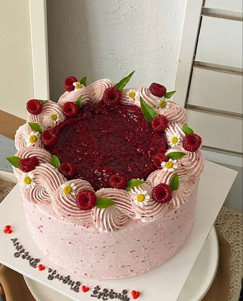 Pastel Bday Cake, Pretty Simple Birthday Cakes, Raspberry Decorated Cake, Birthday Cake Flavor Ideas, Decorated Cheesecake, Cake Auction Ideas, Cherry Birthday Cake, Aesthetic Cupcakes, Different Cake Designs