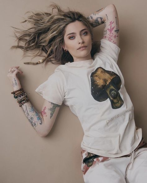 Michael Jackson Daughter Paris, Michael Jackson Daughter, Michael Jackson Pics, Paris Jackson, Jackson Family, Merch Store, The Jacksons, Hollywood Celebrities, Boho Chic Fashion