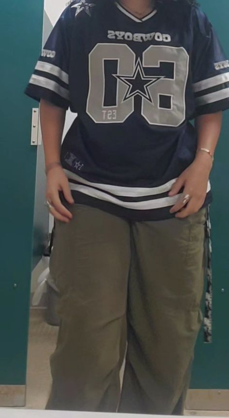 Baggy cargos, Dallas cowboy nfl jersey Dallas Cowboys Jersey Outfit Woman, Dallas Cowboys Jersey Outfit, Nfl Jersey Outfit, Saba Core, Dallas Cowboys Outfits, Baggy Cargos, Cowboys Jersey, Dallas Cowboys Jersey, Design Jersey