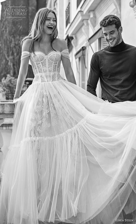 Wedding Dress Body Type, Romantic A Line Wedding Dress, Butterfly Gown, Wedding Gown Gallery, Corset Wedding Dress, Dress Paris, Bride Fashion, Strapless Sweetheart Neckline, Chapel Train