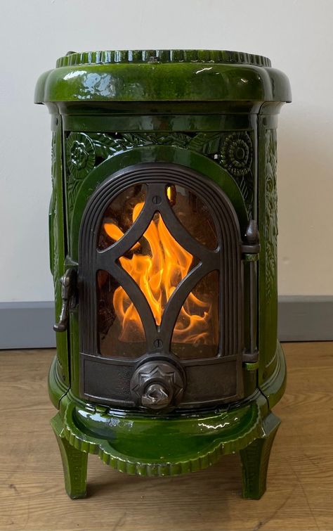 Le Non Pareil £1740 Inc VAT — Stove Hunters Pot Belly Stove Ideas, Wood Fire Stove, Vermont Castings Wood Stove, Tiny House Wood, Small Gas Stove, Hobbit Stove, Potbelly Stove, Tiny House Wood Stove, Parlor Stove