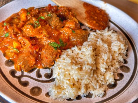 Recipe: Venison Vindaloo | An Official Journal Of The NRA Venison Curry Recipe, Venison Curry, How To Make Curry, Beef Steak Recipes, Vindaloo, Venison Recipes, Red Chili Flakes, Curry Dishes, Fenugreek Seeds