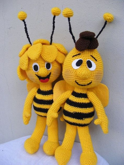 bumble bees Amigurumi Bee, Bee Free, Crochet Toys Free, Bee Bee, Confection Au Crochet, Crochet Disney, Free Toys, Crochet Bee, Crochet Animals Free Patterns