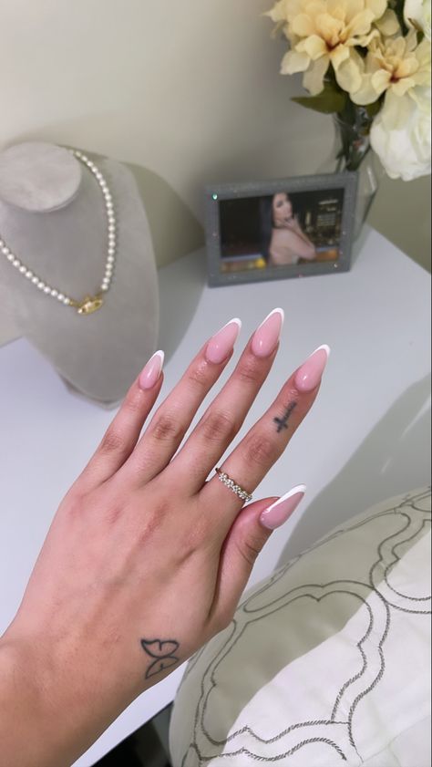 Straight French Tip, Pink Aesthetic Fashion, French Tip Toes, Pink Tip Nails, Hand Photo, Dope Nail Designs, Nails Set, Short Square Acrylic Nails, Exotic Nails