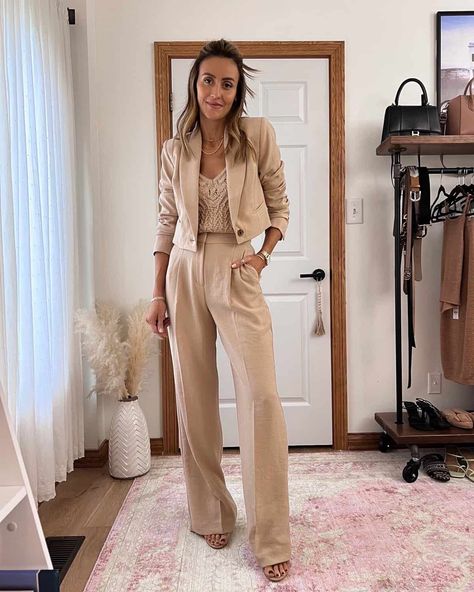 Summer Set Outfits, Monochromatic Outfit Neutral, Neutral Monochromatic Outfit, Monochrome Outfit Ideas, Business Chic Outfits, Neutral Outfit Aesthetic, Fashion Inspo Outfits Minimal Chic, Knit Skirt Set, Karina Style