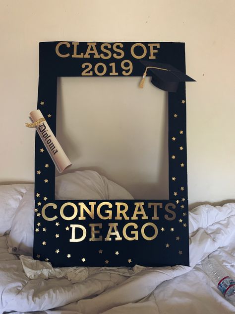 Graduation Photo Frame Ideas, Graduation Party Pictures, Graduation Photo Frame, Graduation Photo Props, Color Worksheets For Preschool, Graduation Party Backdrops, Graduation Photo Booth, Senior Graduation Party, Diy Graduation Gifts