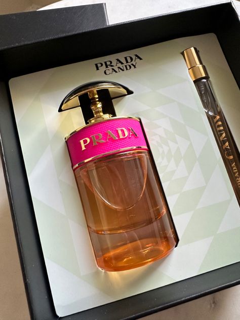 Prada Candy Perfume Aesthetic, Expensive Perfume Luxury, Candy Prada, Prada Candy Perfume, Candy Perfume, Victoria's Secret Perfume, Best Perfume For Men, Expensive Perfume, Prada Candy