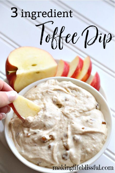 Toffee Apple Dip, Dip For Apples, Toffee Dip, Sweet Appetizers, Fruit Dips, Fruit Dips Recipes, Dessert Dip, Cheesecake Dip, Apple Dip