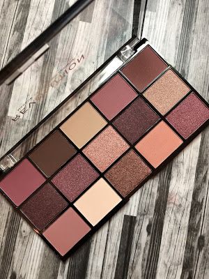 Makeup Revolution Palette, Rosa Make-up, Revolution Palette, Koleksi Makeup, Make Up Kits, Iconic Makeup, Alat Makeup, Fixing Spray, Makeup Pallets