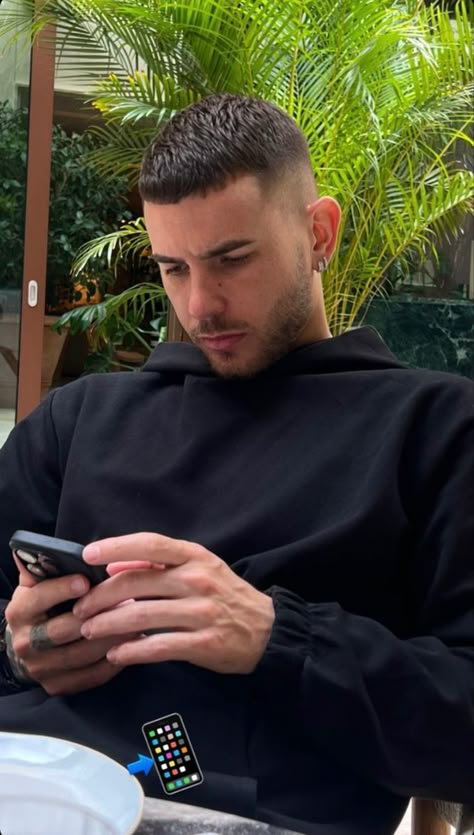 Lucas Hernandez, Fade Haircut Short, Men Fade Haircut, Men Fade Haircut Short, Best Soccer Players, Male Haircuts, France Football, Mens Fade, Liam Hemsworth