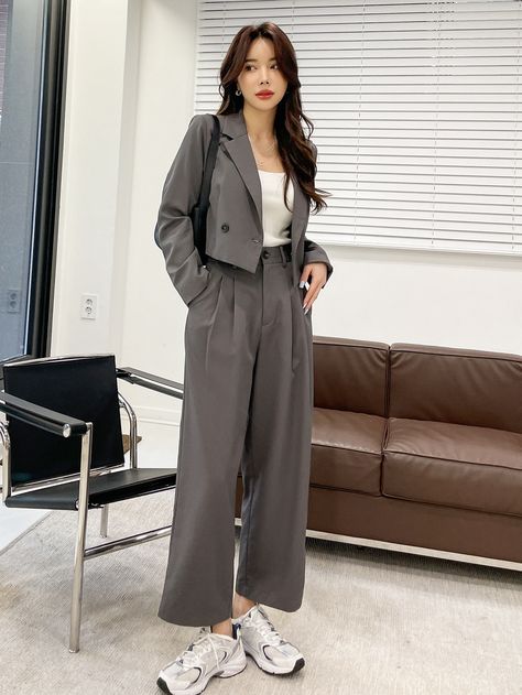 Tailored Pants Women, Work Outfits Frauen, Outfit Elegantes, Outfit Korean, Stylish Work Outfits, Easy Trendy Outfits, Blazer Outfits, Work Outfits Women, Professional Outfits