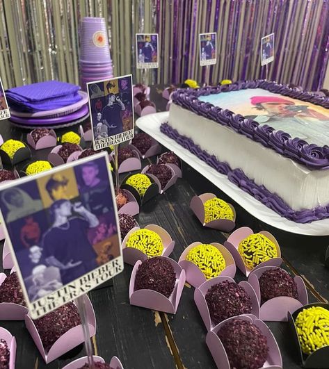 ✨ A bieber fever não tem cura e a @alinesenasp é a prova disso ✨ Festinha dos 25 aninhos com tema do Justin Bieber 🥳 #festajustinbieber #justinbieber Justin Bieber Birthday, Birthday 21, Bieber Fever, 21st Birthday, Justin Bieber, Tie Dye, Birthday Party, Dye, Birthday