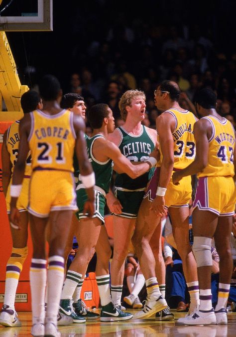 Larry Bird & Kareem Abdul Jabar Lakers Vs Celtics, Showtime Lakers, Kareem Abdul-jabbar, James Worthy, Celtics Basketball, Basket Nba, Basketball Cake, Kareem Abdul, Lakers Basketball