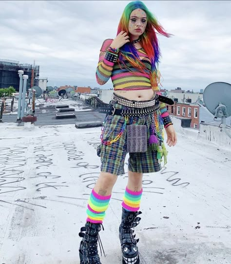 Punk Fashion Colorful, Rainbow Punk Outfit, Colourful Punk Fashion, Colorful Emo Outfits, Unusual Outfits Ideas, Rainbow Goth Outfit, Trashcore Fashion, Alternative Fashion Colorful, Hyper Pop Outfit