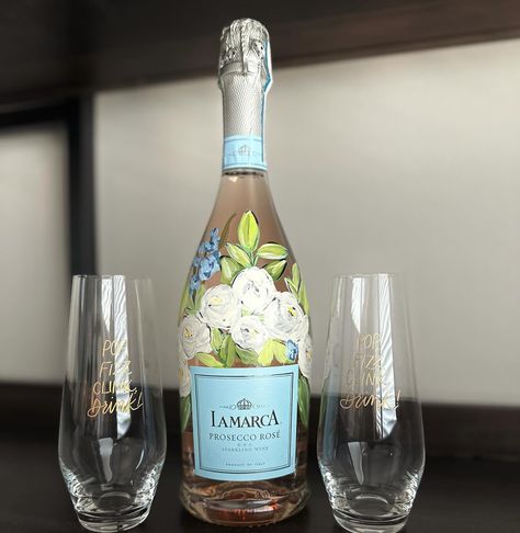 Pop, fizz, clink, DRINK! Painted bottles of @lamarcaprosecco and some custom engraved glasses make a great auction basket or special gift! #humblehands #liveweddingpainter #humblehandsweddings #lamarca #prosecco #poppinbottles #humblehandsengraving #experientialmarketing #corporategifts #corporateengagement Lamarca Prosecco Painted Bottle, Biznis Ideje, Painted Champagne Bottles, Lamarca Prosecco, Custom Champagne Bottle, Prosecco Bottle, Auction Basket, Poppin Bottles, Pop Fizz Clink