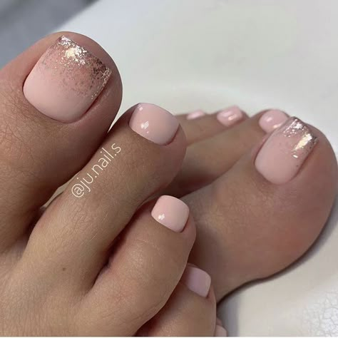 Best Nude and Neutral Toe Nail Designs ideas Fall Pedicure Ideas, Beach Toe Nails, Glitter Pedicure, Glitter Toe Nails, Fall Toe Nails, Pink Toe Nails, Fall Pedicure, Pedicure Designs Toenails, Pedicure Nail Designs