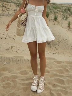 Nice Casual Outfits Woman Summer, Beach Town Outfit, Cute Dress Summer, Hot Summer Dresses, Cute Sundresses, Beach Girl Outfits, Caring Person, Town Outfits, Gala Outfit